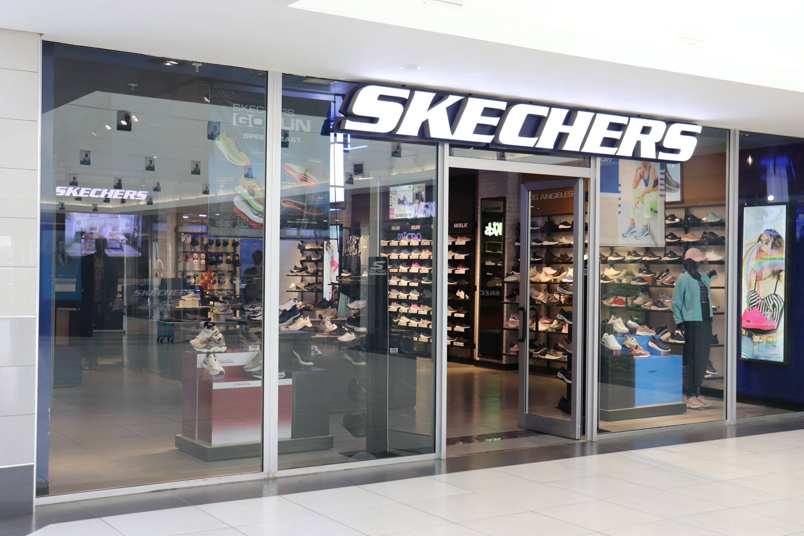 SKETCHERS store_header